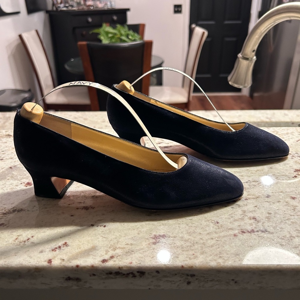 SALVATORE FERRAGAMO SUEDE HEELS